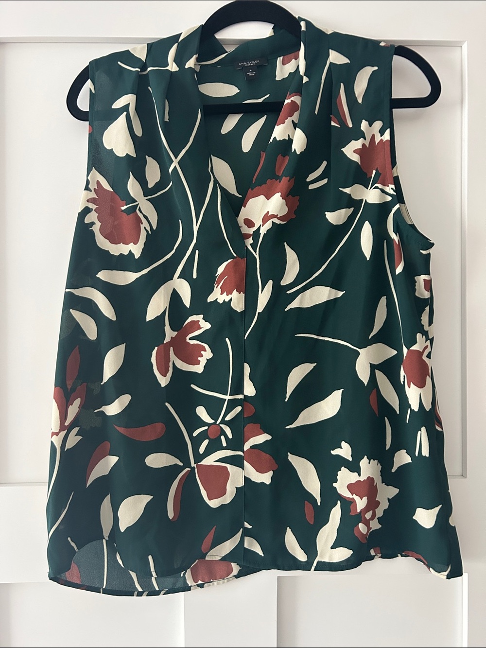 Ann Taylor Factory Deep Green Floral Sleeveless V-Neck Camisole